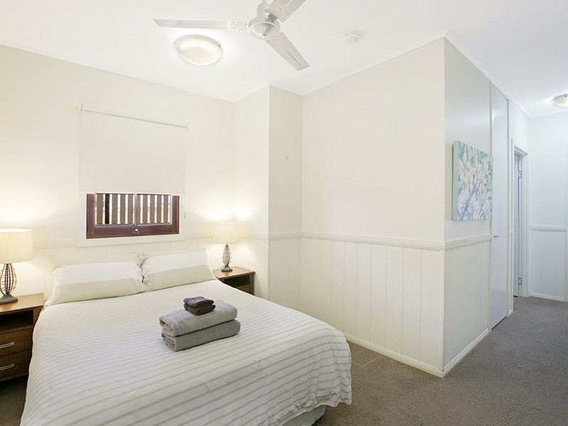 11 Waterloo Esplanade, Wynnum QLD 4178