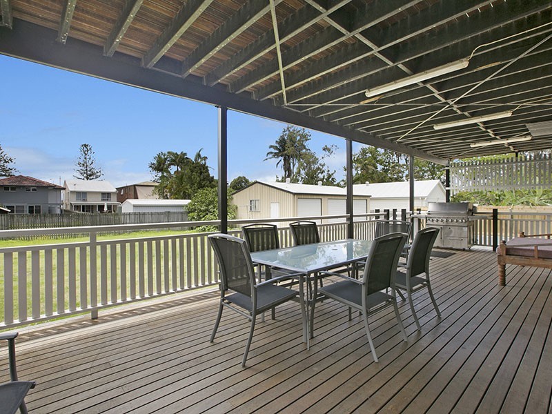 11 Waterloo Esplanade, Wynnum QLD 4178