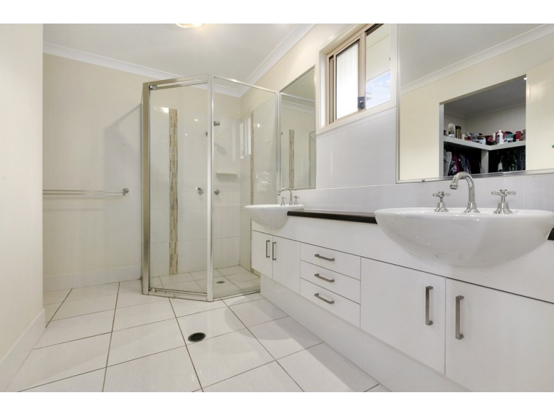 95 Thomas Street, Birkdale QLD 4159