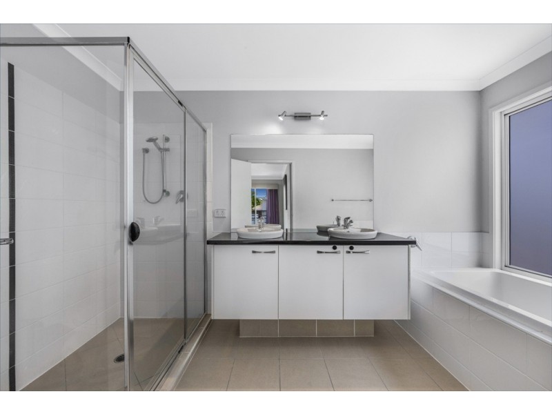 16 Wassell Street, Wynnum QLD 4178