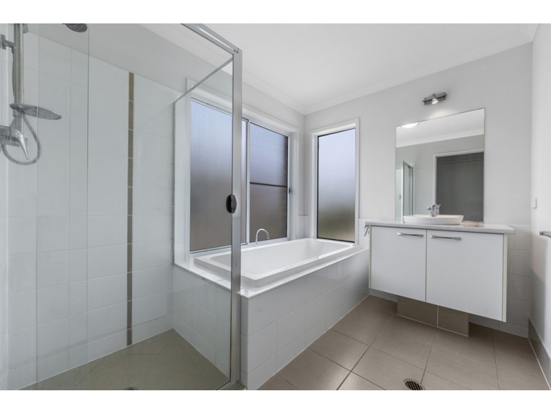 16 Wassell Street, Wynnum QLD 4178