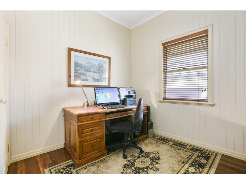 18 Tingal Road, Wynnum QLD 4178