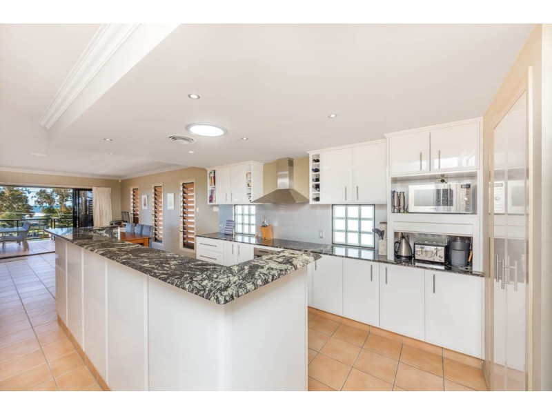 693 Esplanade, Lota QLD 4179