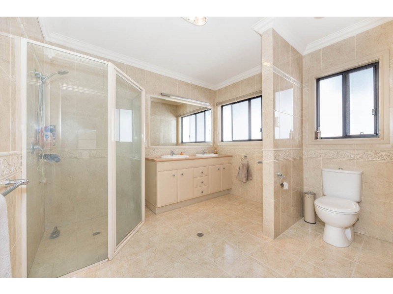 693 Esplanade, Lota QLD 4179