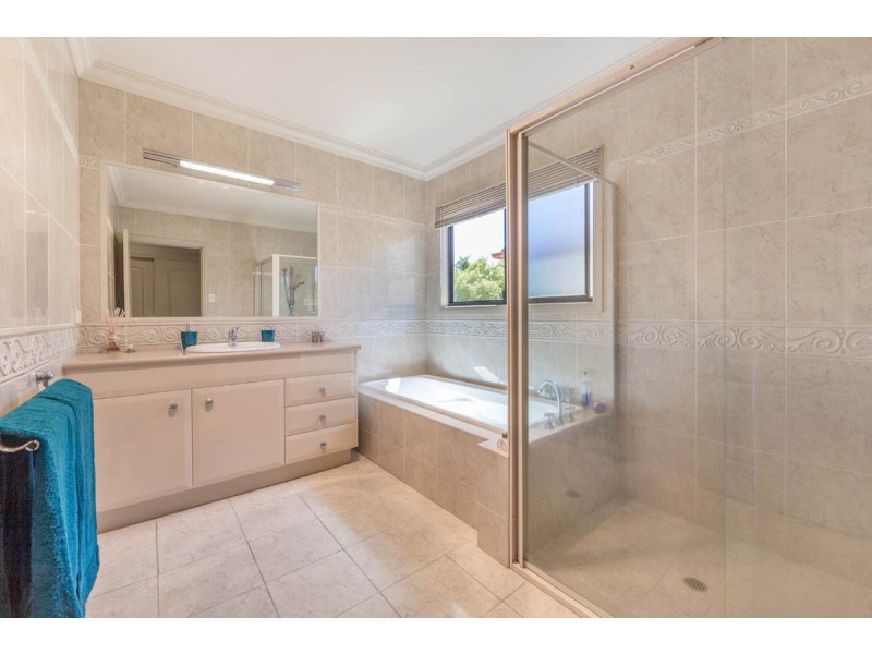 693 Esplanade, Lota QLD 4179