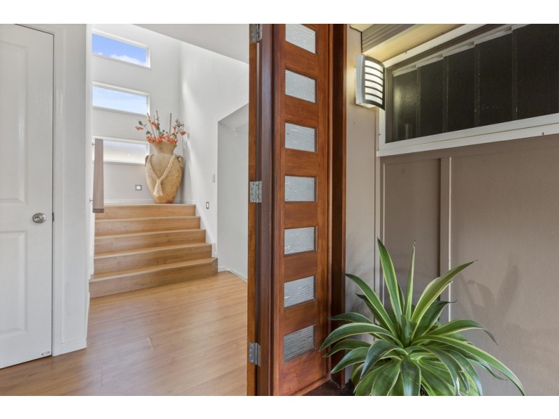 875 Esplanade, Lota QLD 4179