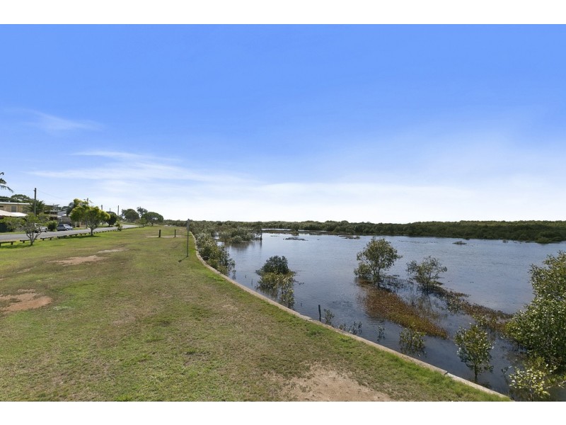875 Esplanade, Lota QLD 4179