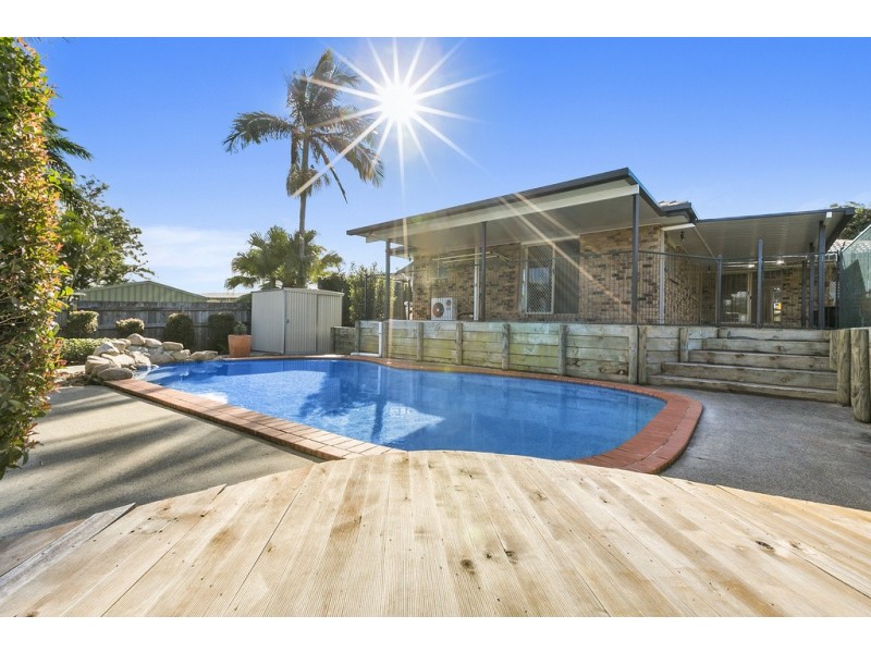 6 Irvine Place, Wynnum West QLD 4178