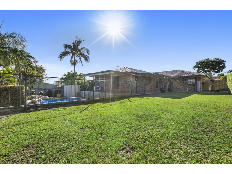 6 Irvine Place, Wynnum West QLD 4178