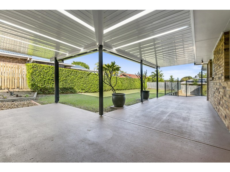 6 Irvine Place, Wynnum West QLD 4178