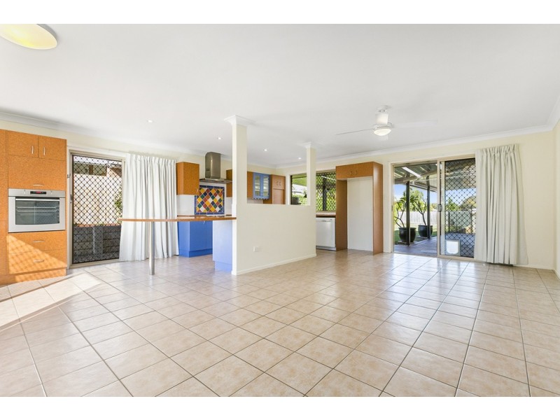 6 Irvine Place, Wynnum West QLD 4178