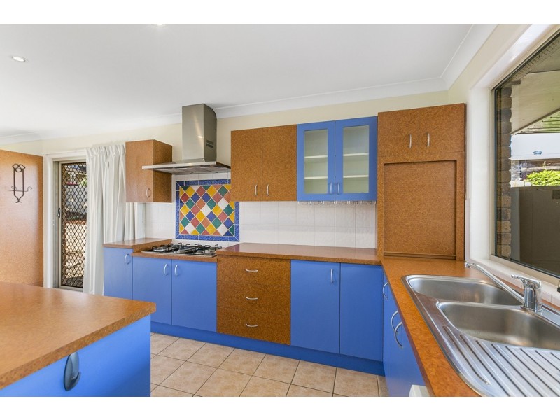 6 Irvine Place, Wynnum West QLD 4178