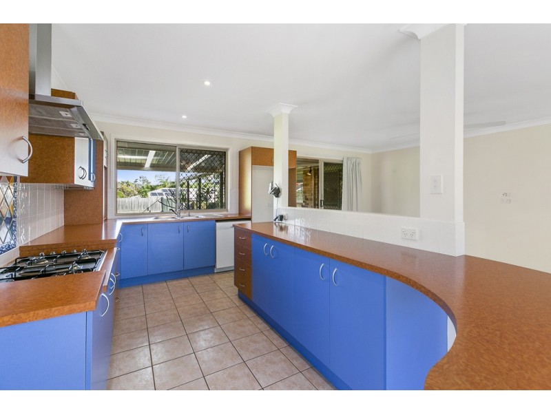 6 Irvine Place, Wynnum West QLD 4178