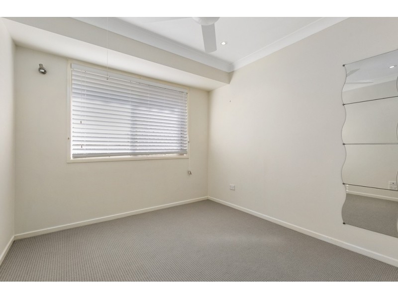 6 Irvine Place, Wynnum West QLD 4178