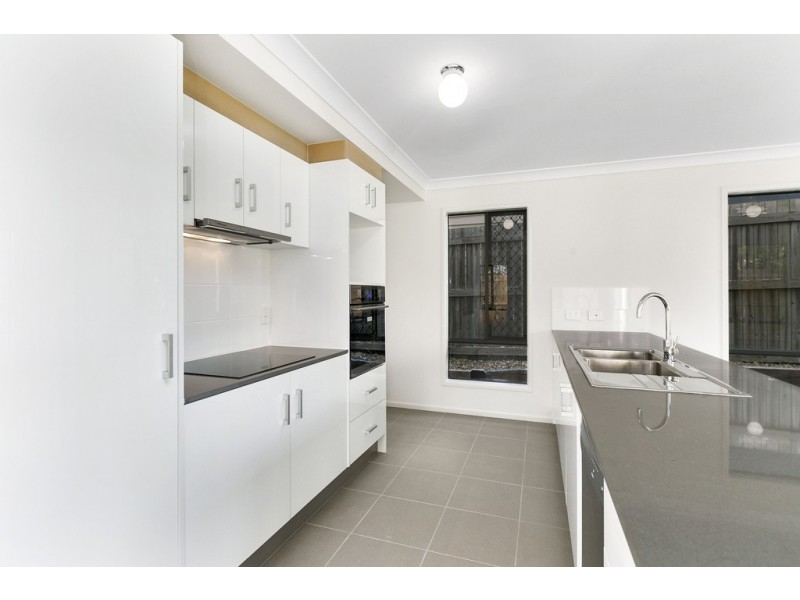 73 Hutton Avenue, Wynnum QLD 4178