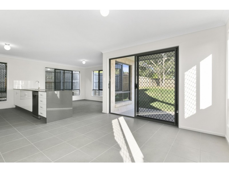 73 Hutton Avenue, Wynnum QLD 4178