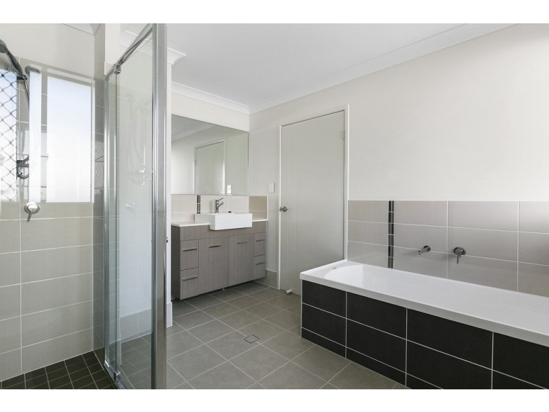 73 Hutton Avenue, Wynnum QLD 4178