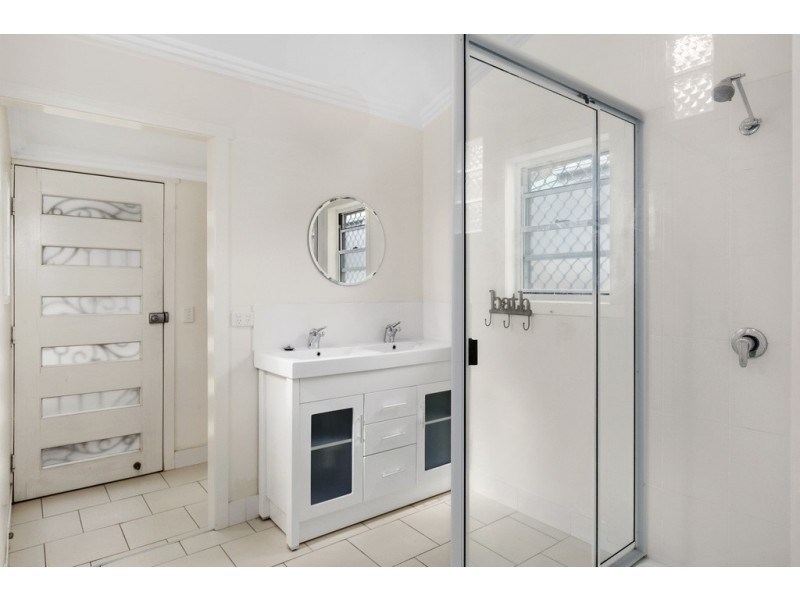 16 Wyeth Street, Wynnum QLD 4178