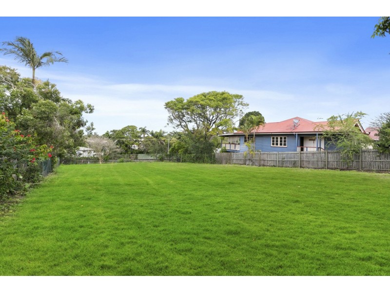 23 Barrinia Street, Manly QLD 4179