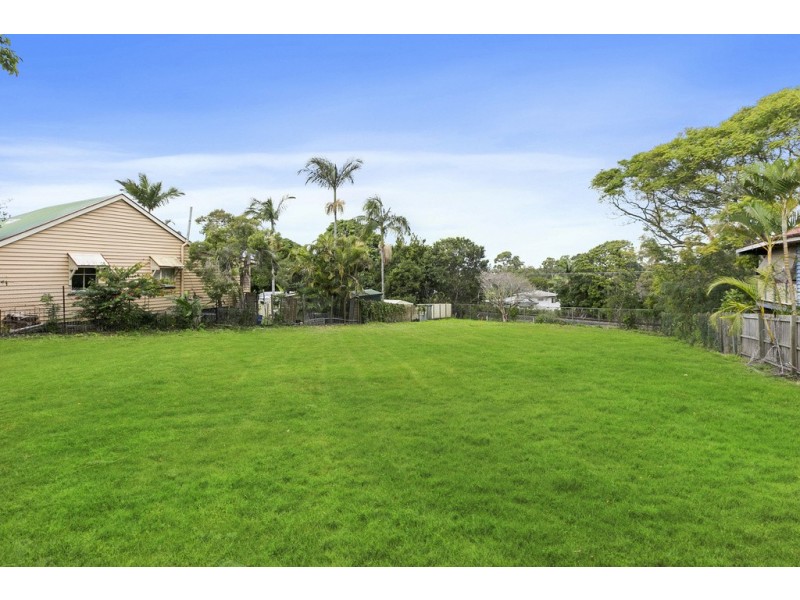 23 Barrinia Street, Manly QLD 4179