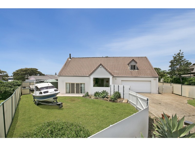 1 Teraglin St, Manly West QLD 4179