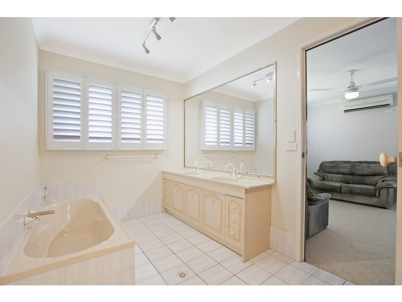 1 Teraglin St, Manly West QLD 4179