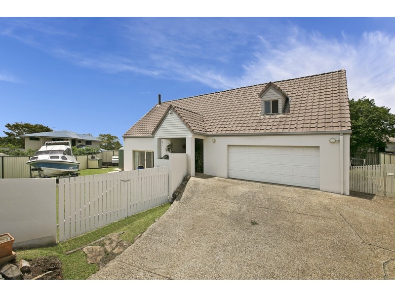 1 Teraglin St, Manly West QLD 4179