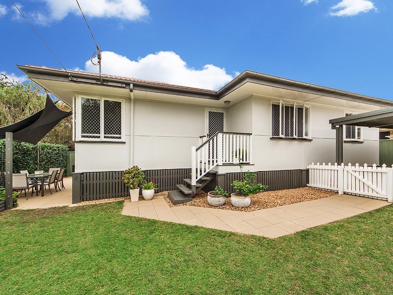 4a Julia Street, Clontarf QLD 4019