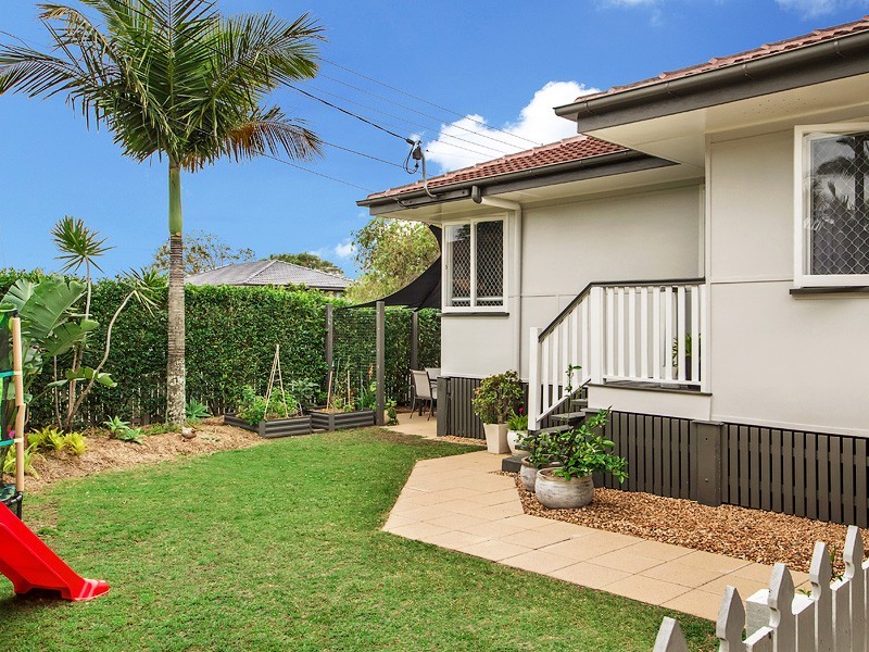 4a Julia Street, Clontarf QLD 4019