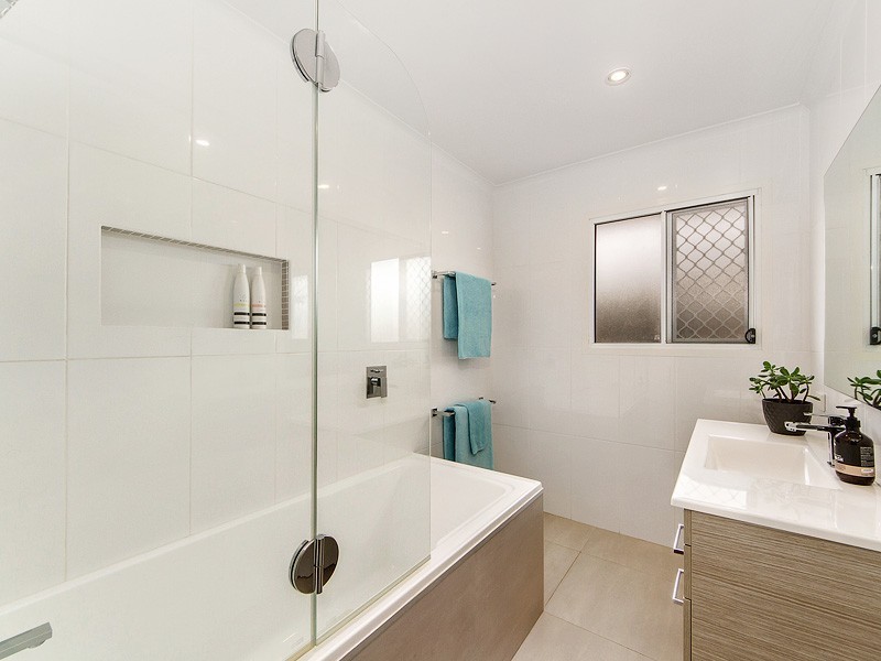 4a Julia Street, Clontarf QLD 4019