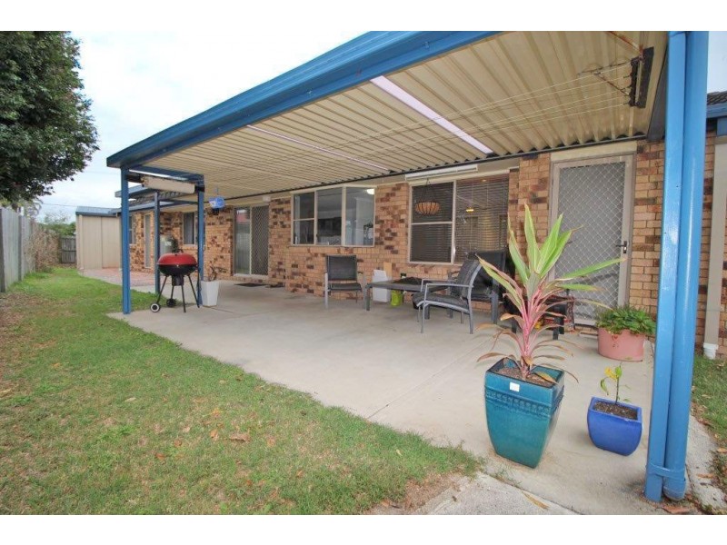 2 Adam Street, Beachmere QLD 4510