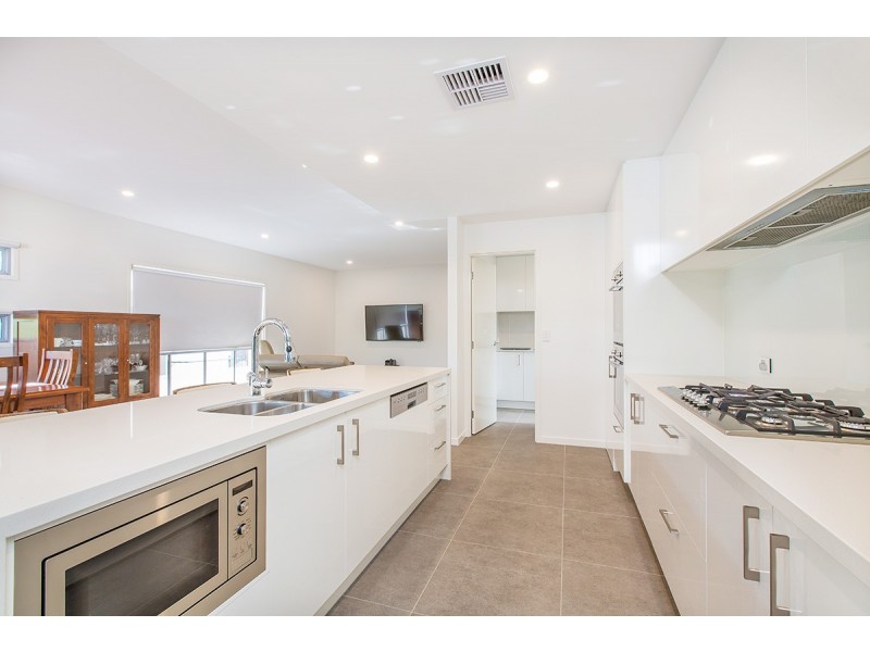 13 Hawthorne Street, Woody Point QLD 4019
