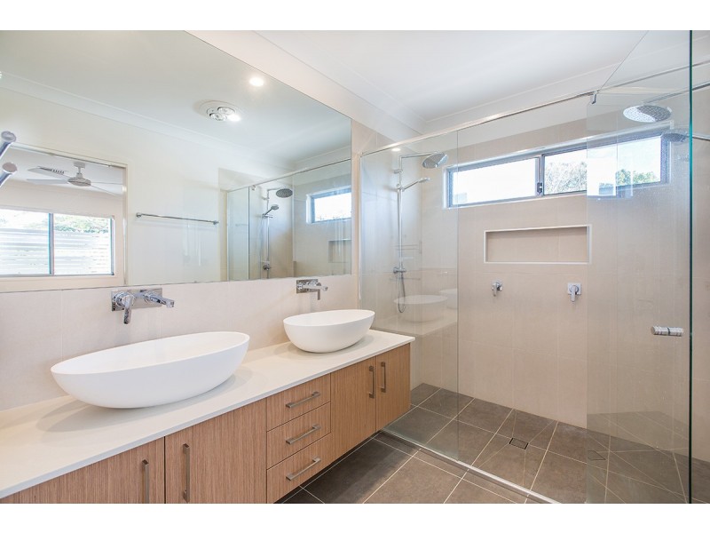 13 Hawthorne Street, Woody Point QLD 4019