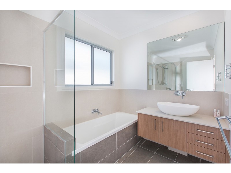 13 Hawthorne Street, Woody Point QLD 4019