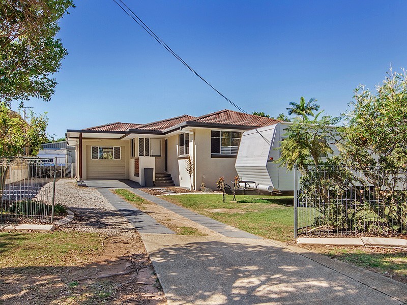 32 College Road, Clontarf QLD 4019