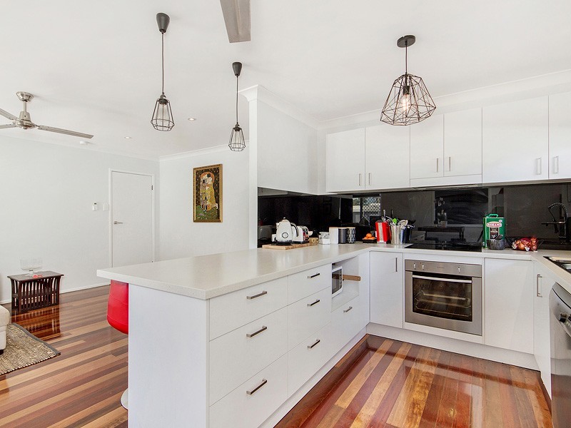 32 College Road, Clontarf QLD 4019