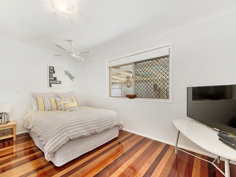 32 College Road, Clontarf QLD 4019