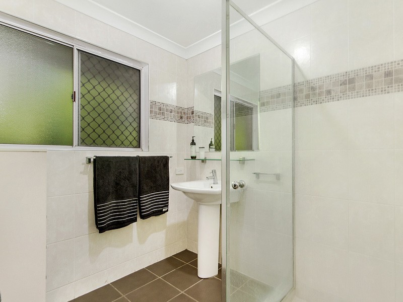 32 College Road, Clontarf QLD 4019