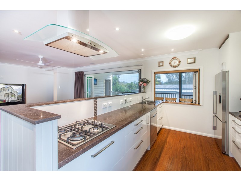 21 Barton Street, Sandgate QLD 4017