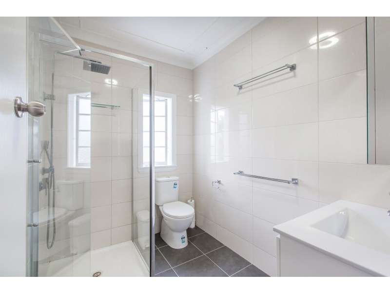 21 Barton Street, Sandgate QLD 4017