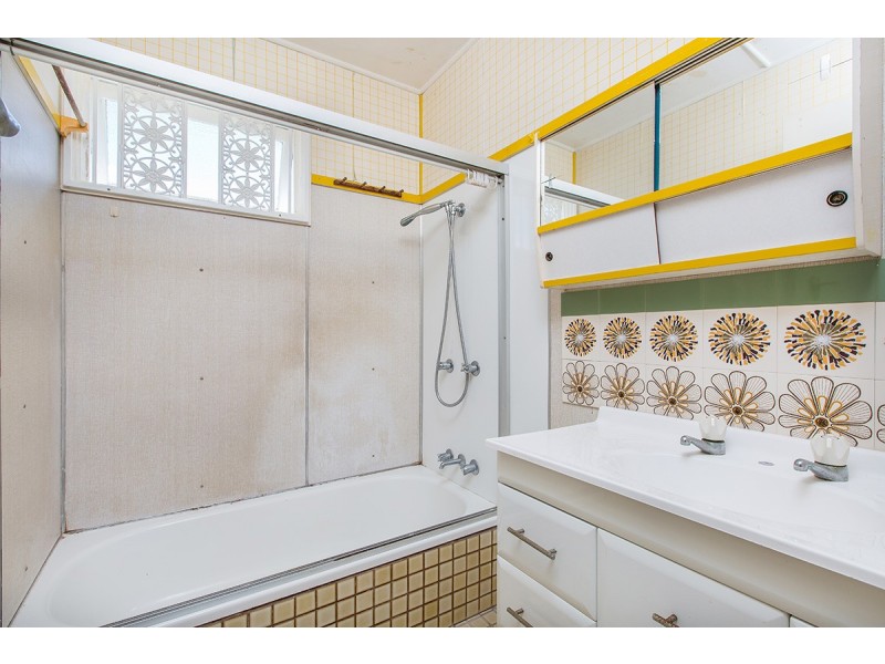 58 Georgina Street, Woody Point QLD 4019