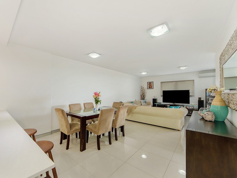 6/80 Hornibrook Esplanade, Clontarf QLD 4019