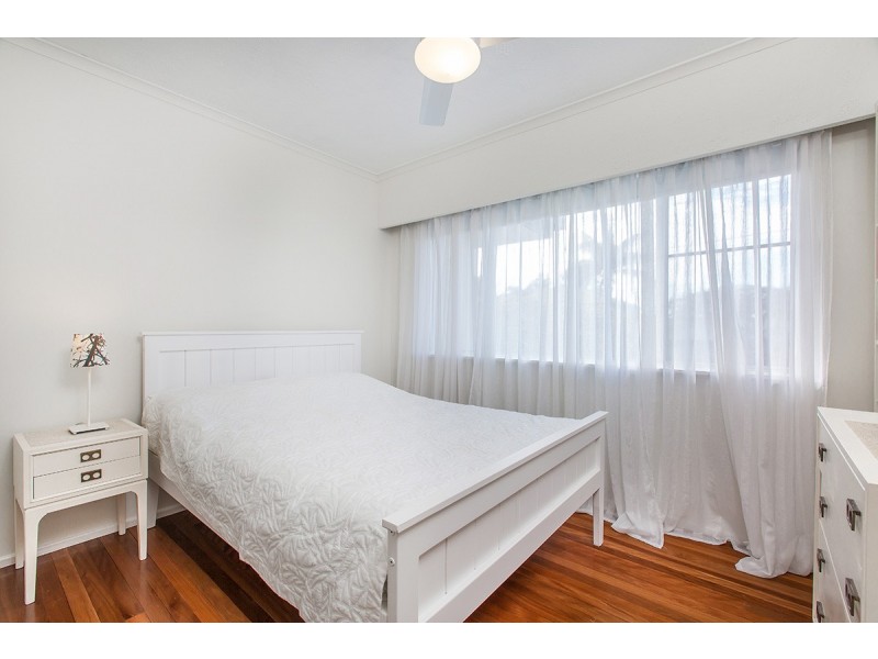 4 Joanna Street, Clontarf QLD 4019