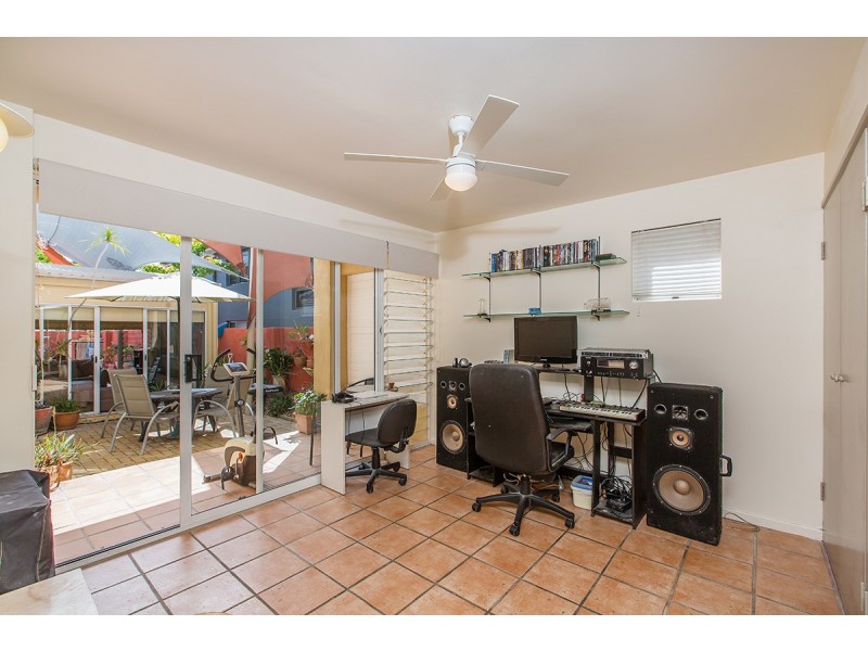 35 Thurecht Parade, Scarborough QLD 4020