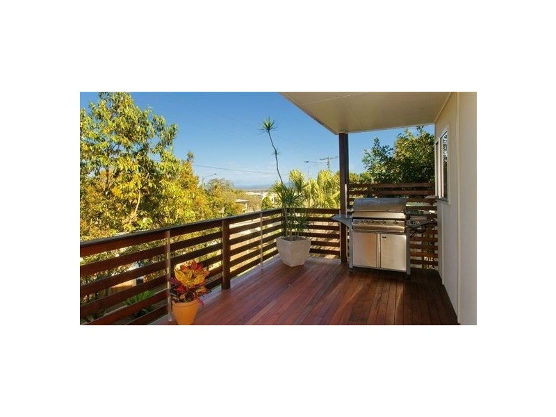 242 MacDonnell Road, Clontarf QLD 4019