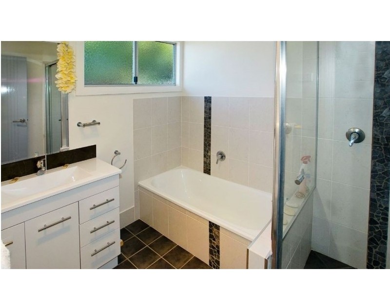 242 MacDonnell Road, Clontarf QLD 4019