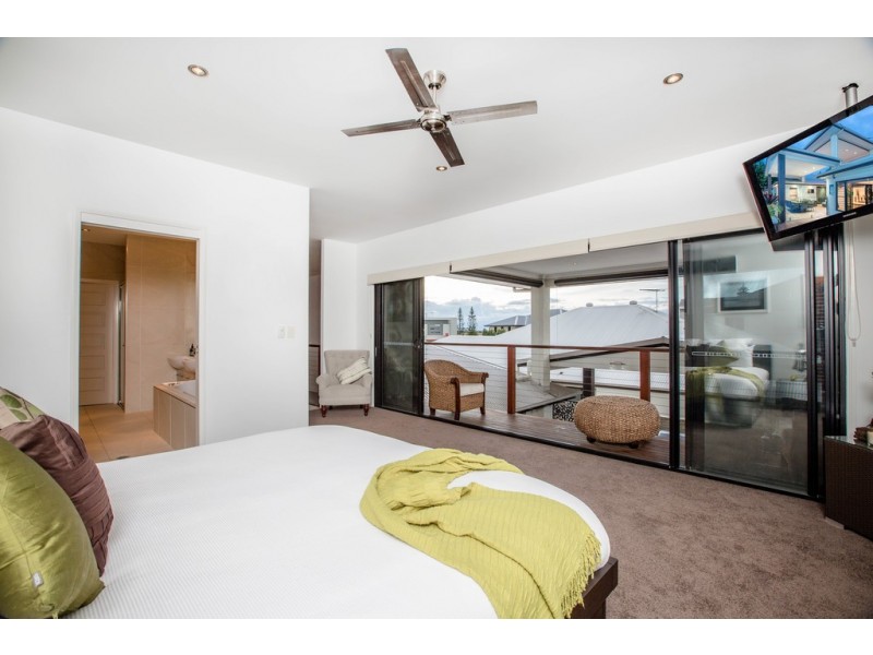 22 Freya Court, Newport QLD 4020