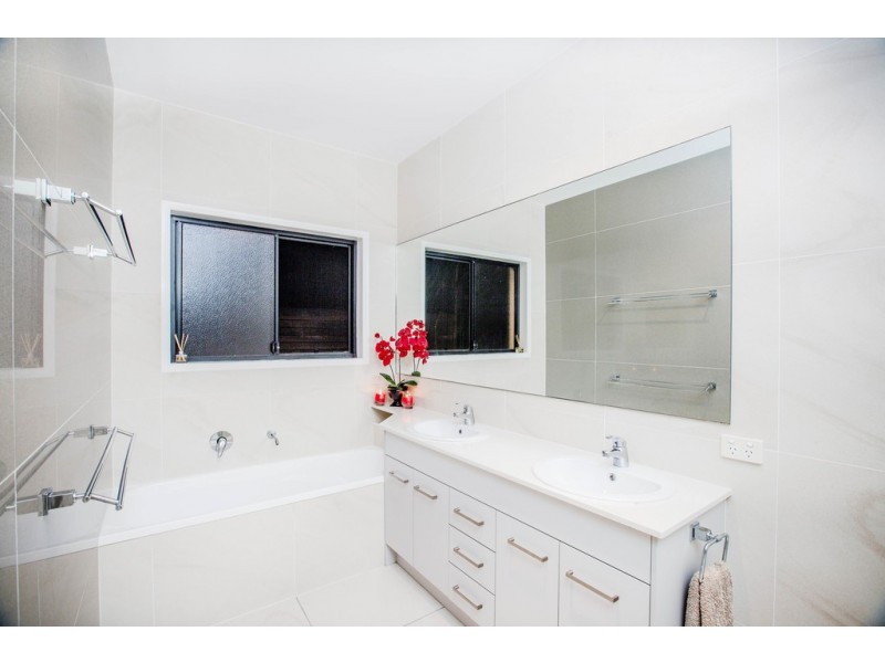 22 Freya Court, Newport QLD 4020