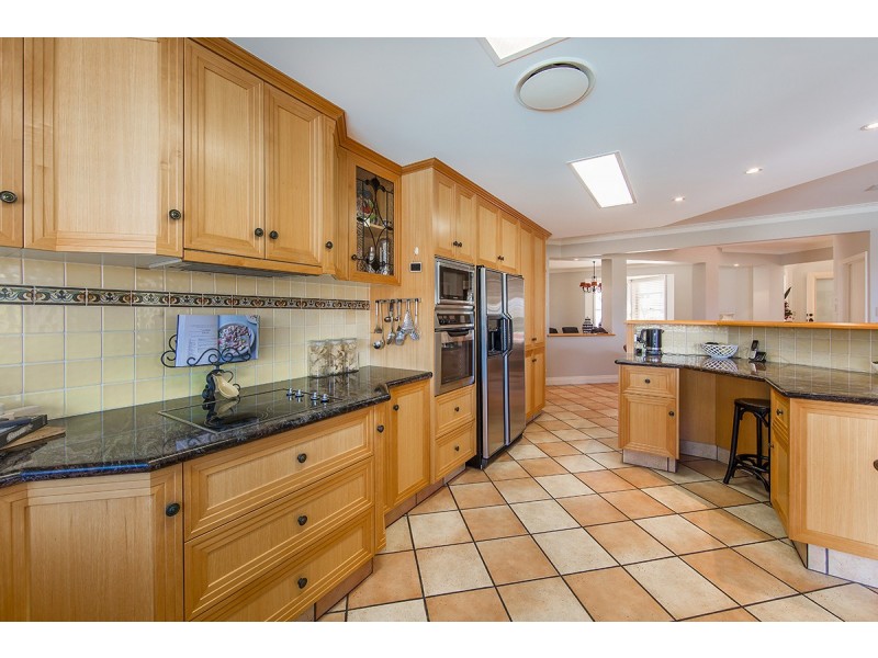 32 Reliance Court, Newport QLD 4020