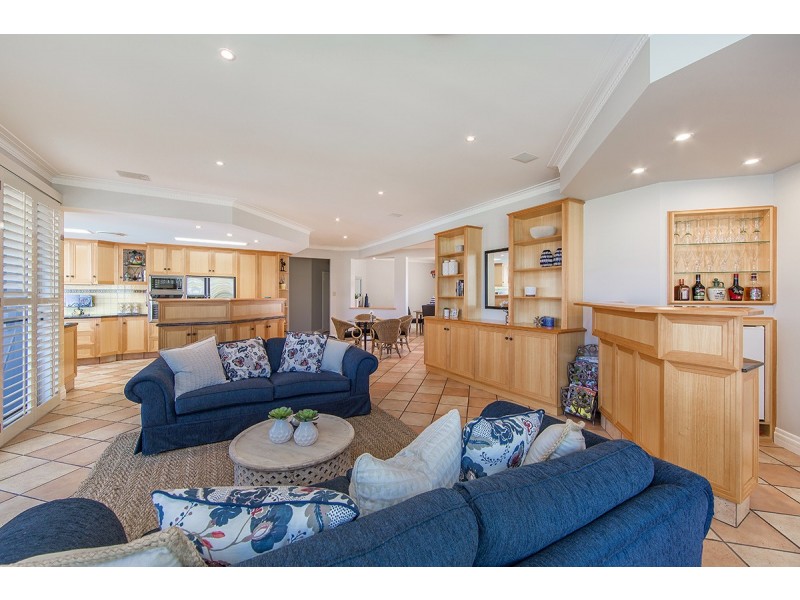 32 Reliance Court, Newport QLD 4020